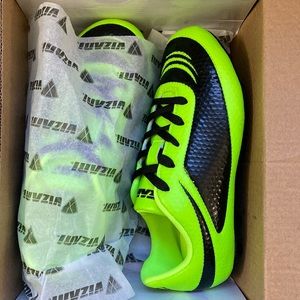 Brand new ⚽️ 🥅 cleats for kids. Includes free matching shin guards!!!